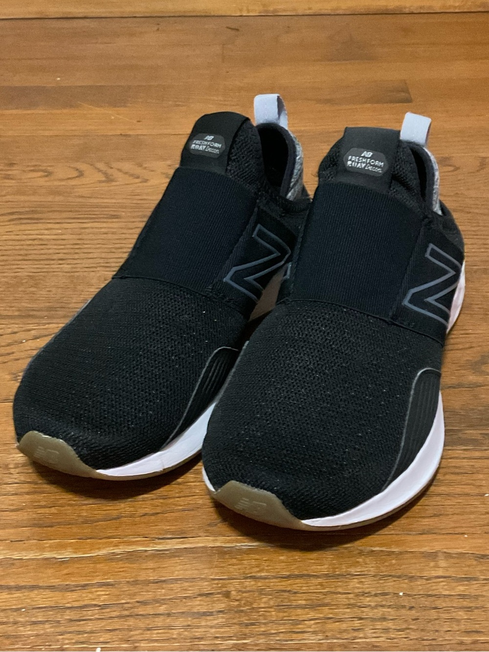 NEW BALANCE BLACK/WHITE ROAV DECON FRESH FOAM SNEAKER.LIKE NEW! MEN’S 10.